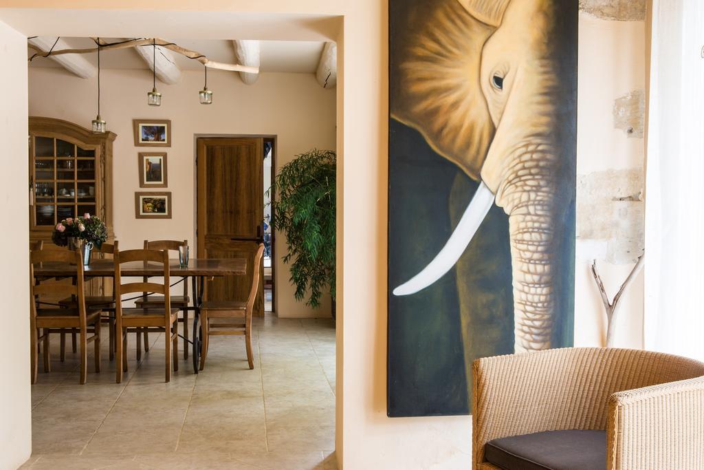 Sous Les Platanes B&B Châteaurenard Dış mekan fotoğraf